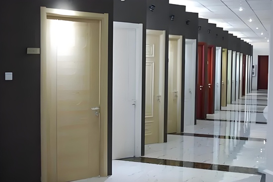 门业品牌稳健发展之道：核心竞争力与市场战略分析(图1)